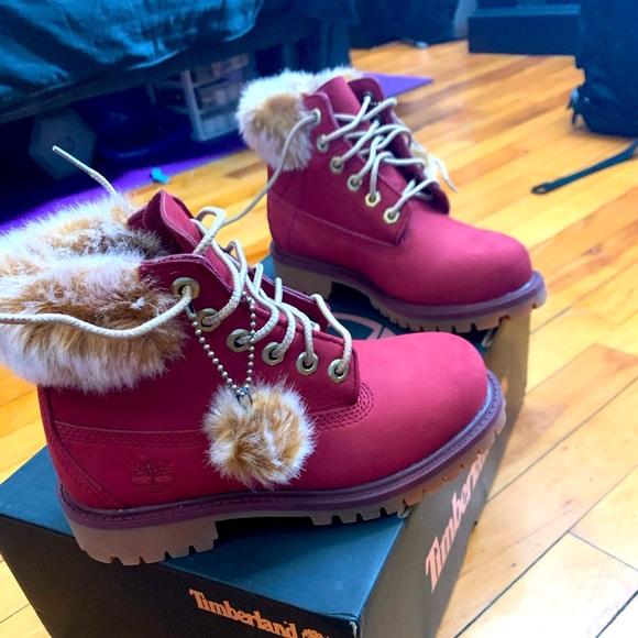 X SOLD X
Maroon timberland- kids size 13 - Picture 1 of 5